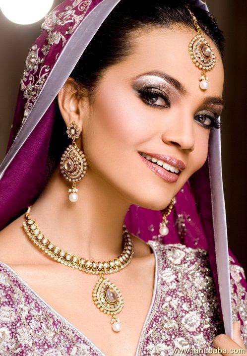 Aamina Sheikh model &amp; actress. Photoshoot of model Aamina Sheikh demonstrating Face Modeling.Face Modeling Photo #122888