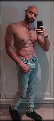 Ahmed Ezzat general model. Photoshoot of model Ahmed Ezzat demonstrating Body Modeling.Body Modeling Photo #240722