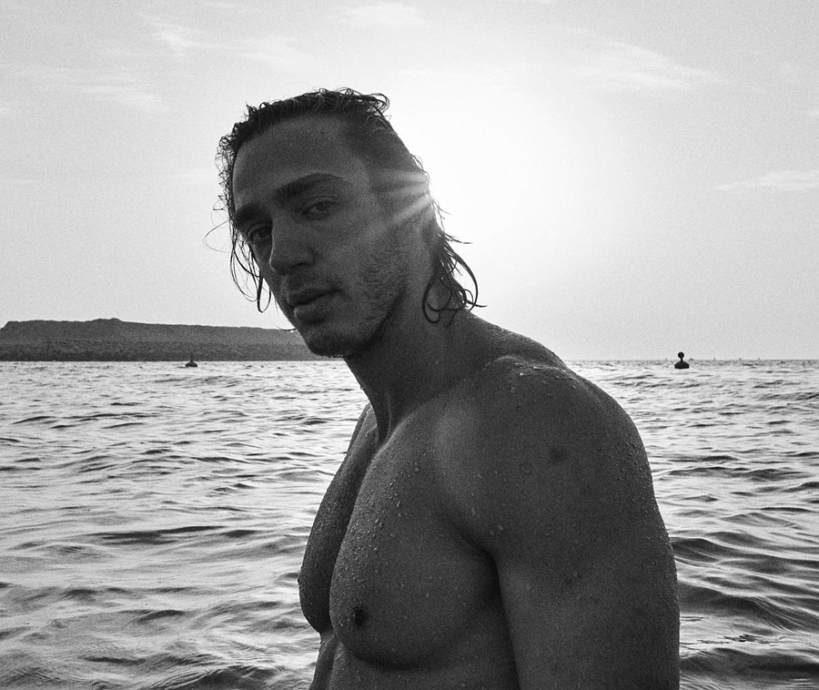 Ahmet Enes Aksu model. Photoshoot of model Ahmet Enes Aksu demonstrating Face Modeling.Face Modeling Photo #231521