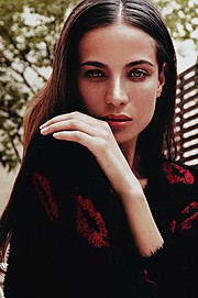 Akyria Ougos model (modelo). Photoshoot of model Akyria Ougos demonstrating Face Modeling.Face Modeling Photo #144979