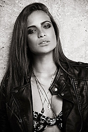 Akyria Ougos model (modelo). Photoshoot of model Akyria Ougos demonstrating Face Modeling.Face Modeling Photo #145004
