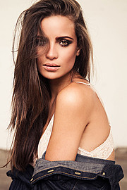 Akyria Ougos model (modelo). Photoshoot of model Akyria Ougos demonstrating Face Modeling.Face Modeling Photo #145008