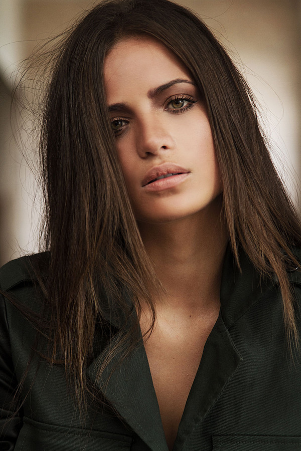 Akyria Ougos model (modelo). Photoshoot of model Akyria Ougos demonstrating Face Modeling.Face Modeling Photo #145005