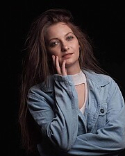 Alexandra Moldovan model (μοντέλο). Alexandra Moldovan demonstrating Face Modeling, in a photoshoot by Tony.Photographer: TonyFace Modeling Photo #235347