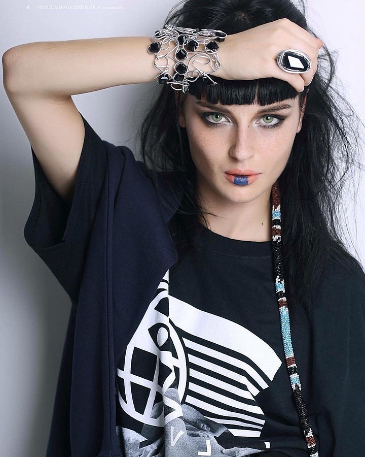 Alice Pagani model &amp; actress. Photoshoot of model Alice Pagani demonstrating Face Modeling.Bracelet,RingFace Modeling Photo #171827