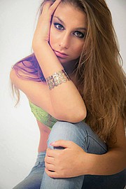 Alina Drozdovschi model (modella). Photoshoot of model Alina Drozdovschi demonstrating Face Modeling.Face Modeling Photo #121199