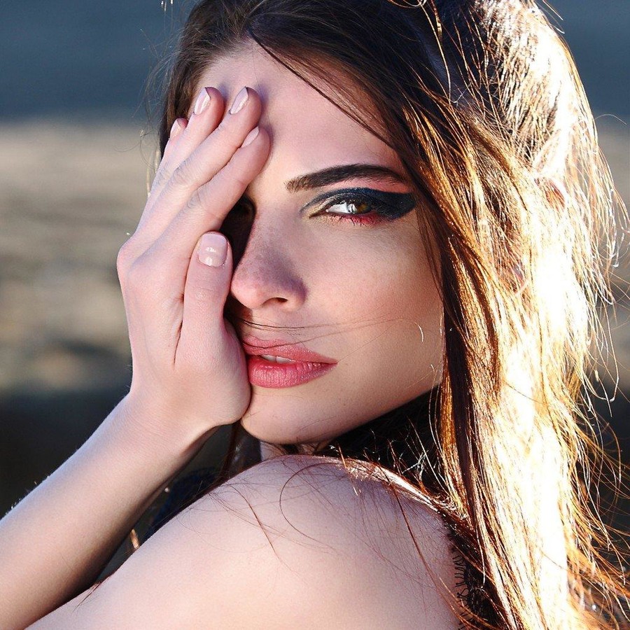 Alina Simota model. Photoshoot of model Alina Simota demonstrating Face Modeling.Face Modeling Photo #172139
