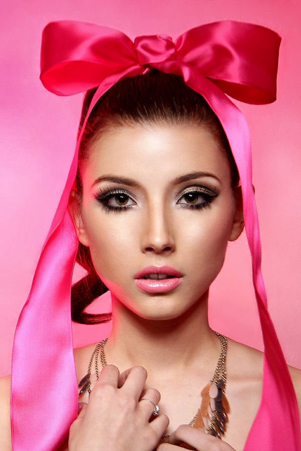 Aly Rae Santos model. Photoshoot of model Aly Rae Santos demonstrating Face Modeling.Face Modeling Photo #204548