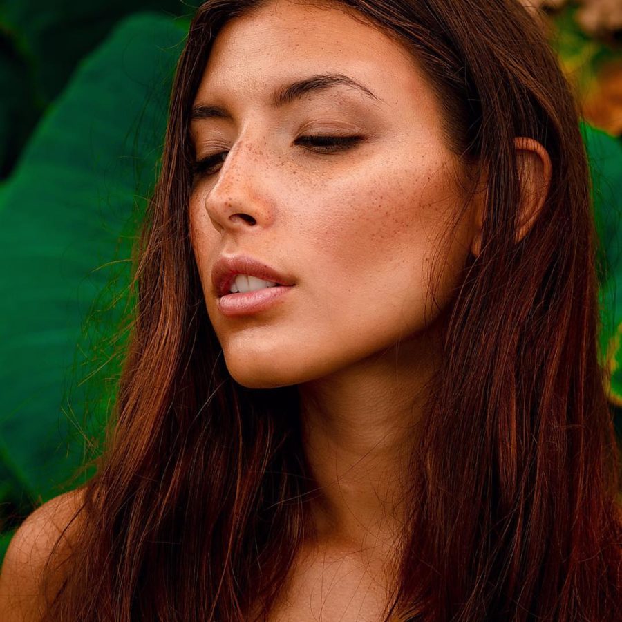 Aly Rae Santos model. Photoshoot of model Aly Rae Santos demonstrating Face Modeling.Face Modeling Photo #204552