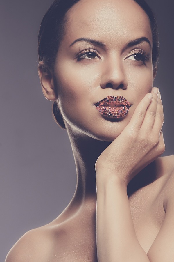 Amina Malakona model. Photoshoot of model Amina Malakona demonstrating Face Modeling.Face Modeling Photo #75429