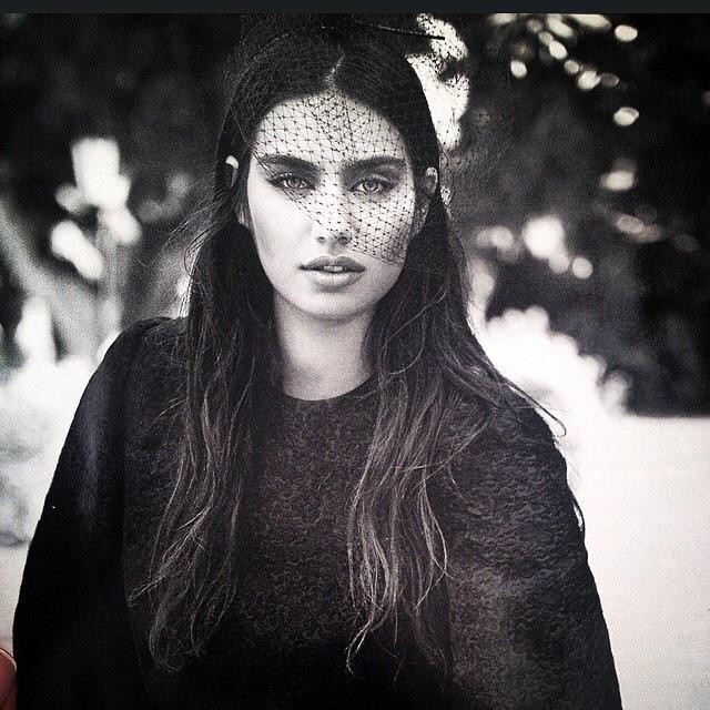 Amine Gulse (Amine G&#252;lşe) model. Photoshoot of model Amine Gulse demonstrating Face Modeling.Face Modeling Photo #113179