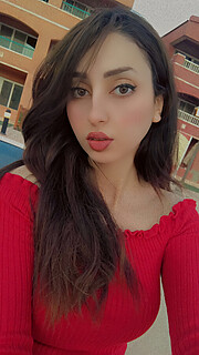 Amira Elwakil model. Photoshoot of model Amira Elwakil demonstrating Face Modeling.Face Modeling Photo #236311