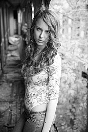 Andreea Raducu model. Photoshoot of model Andreea Raducu demonstrating Face Modeling.Face Modeling Photo #94740