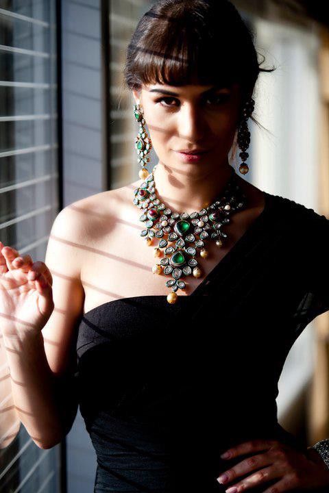 Andreea Zoia model. Photoshoot of model Andreea Zoia demonstrating Face Modeling.NecklaceFace Modeling Photo #121278