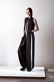 Dutch fashion designer Anne de Grijff started her label in 2008. The first collections paired quirky pieces with wearable basics in her pref