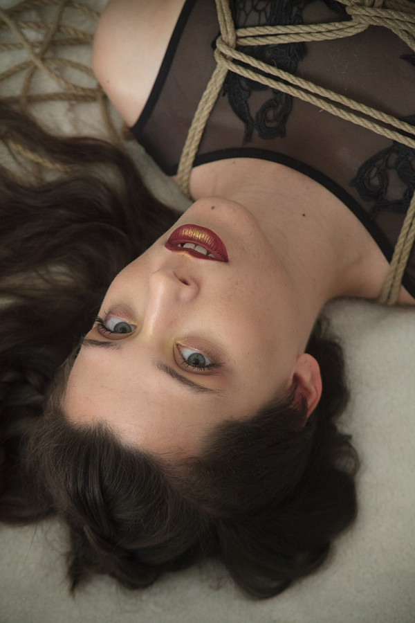 Apostolis Lempesis photographer (φωτογράφος). Work by photographer Apostolis Lempesis demonstrating Portrait Photography in a photo-session with the model Christina Thorns.Tied Thorns IV&quot;- Apostolis LempesisRigger: Angelika KnotModel: Christina Tho