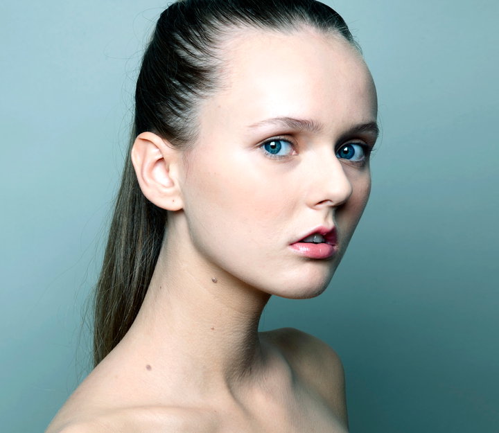 Aslaug Bjornsdottir model (&#193;slaug Bj&#246;rnsd&#243;ttir fyrirs&#230;ta). Photoshoot of model Aslaug Bjornsdottir demonstrating Face Modeling.Face Modeling Photo #89750