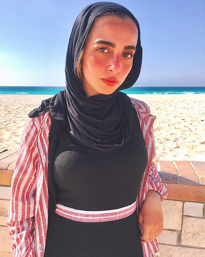 Aya Saleh model. Photoshoot of model Aya Saleh demonstrating Face Modeling.Face Modeling Photo #220594