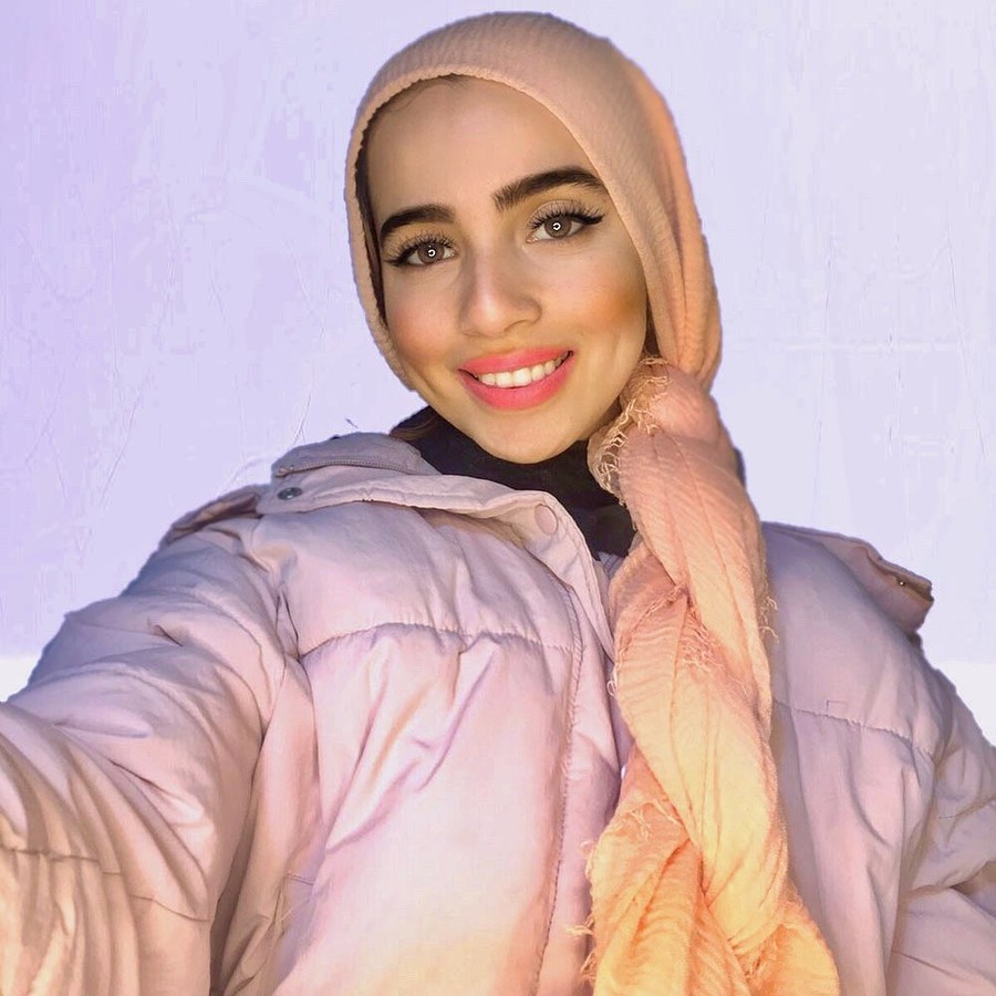 Aya Saleh model. Photoshoot of model Aya Saleh demonstrating Face Modeling.Face Modeling Photo #220629