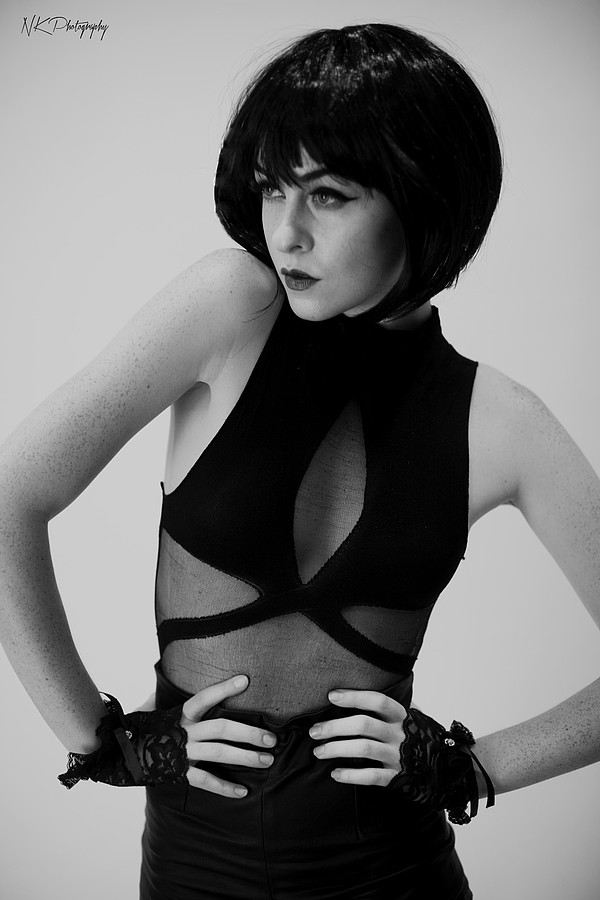 Brittnee Hollenbach model. Photoshoot of model Brittnee Hollenbach demonstrating Face Modeling.Face Modeling Photo #115451