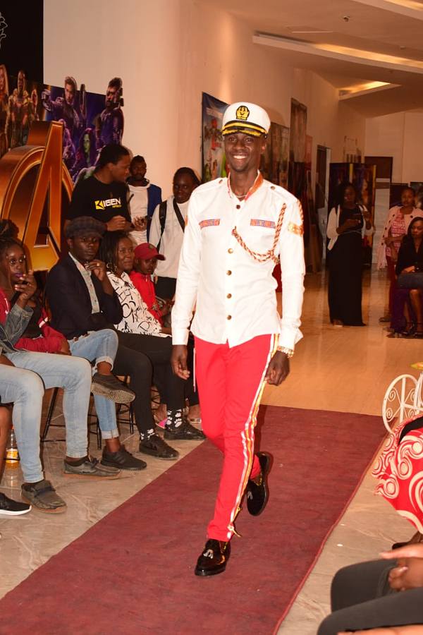 Calvin Majau model. Photoshoot of model Calvin Majau demonstrating Runway Modeling.Runway Modeling Photo #213539