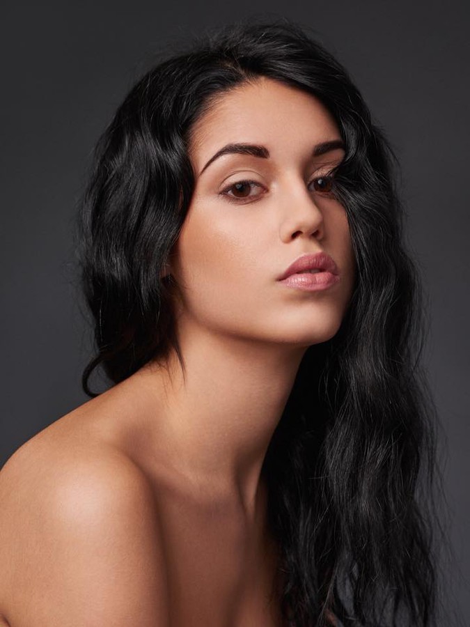 Carmen Vantini model (modella). Photoshoot of model Carmen Vantini demonstrating Face Modeling.Face Modeling Photo #145185