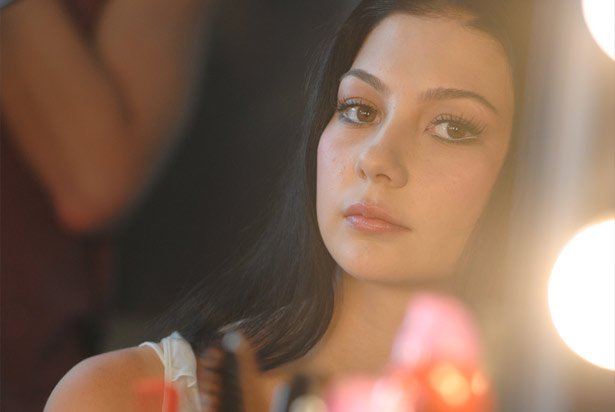 Cassandra Phillips model. Photoshoot of model Cassandra Phillips demonstrating Face Modeling.Face Modeling Photo #91209