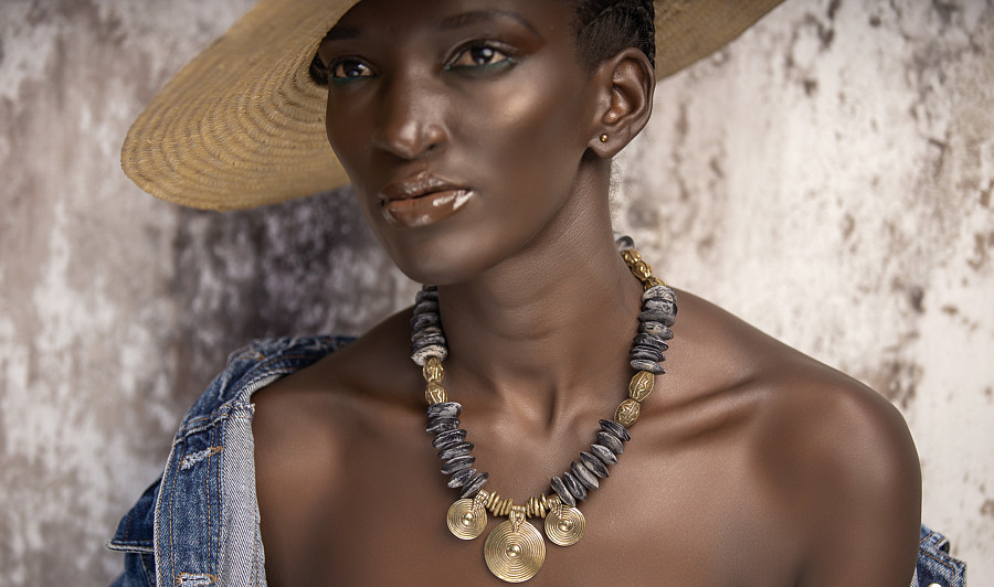 Catherine Atieno model. Photoshoot of model Catherine Atieno demonstrating Face Modeling.Jewelry : yahAya.comMake up : Bits by passionPhoto credit:: modan photographyModel :brand_catesempireFace Modeling Photo #229398