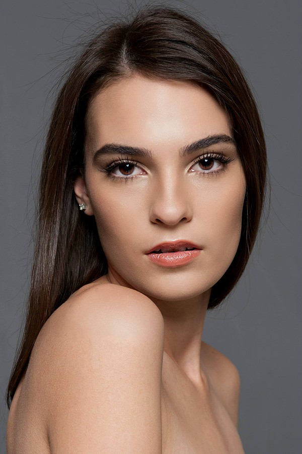 Chiara Fragomeni model. Photoshoot of model Chiara Fragomeni demonstrating Face Modeling.Face Modeling Photo #131749