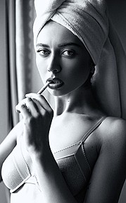 Claudia Marusanici model & photographer. Photoshoot of model Claudia Marusanici demonstrating Face Modeling.Face Modeling Photo #131700