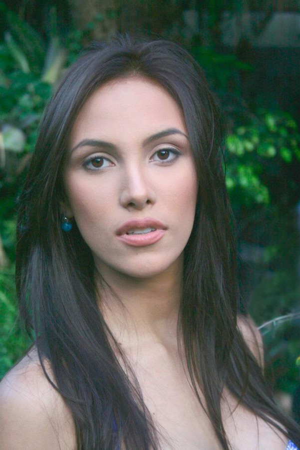 Daniela Chalbaud model. Photoshoot of model Daniela Chalbaud demonstrating Face Modeling.Face Modeling Photo #81988