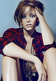 Ellie Knight model. Photoshoot of model Ellie Knight demonstrating Face Modeling.Face Modeling Photo #84812