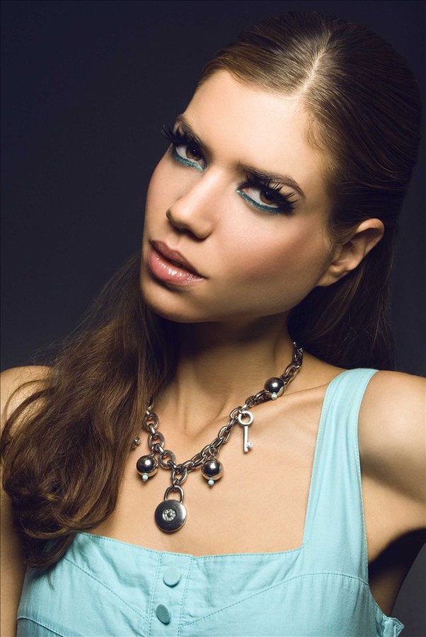 Emelie Stenman model. Photoshoot of model Emelie Stenman demonstrating Face Modeling.NecklaceFace Modeling Photo #113707