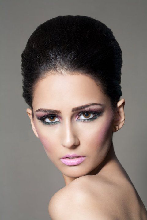Emma Singh model. Photoshoot of model Emma Singh demonstrating Face Modeling.Face Modeling Photo #75512