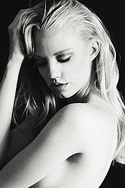 Erika Myrvik model. Photoshoot of model Erika Myrvik demonstrating Face Modeling.Face Modeling Photo #118070