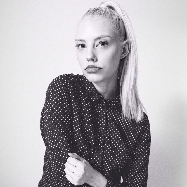 Erika Myrvik model. Photoshoot of model Erika Myrvik demonstrating Face Modeling.Face Modeling Photo #118070