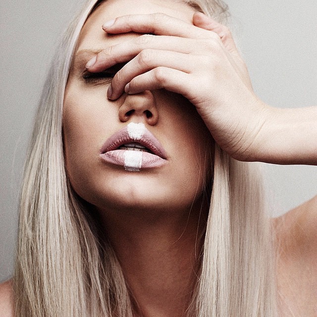 Erika Myrvik model. Photoshoot of model Erika Myrvik demonstrating Face Modeling.Face Modeling Photo #148744
