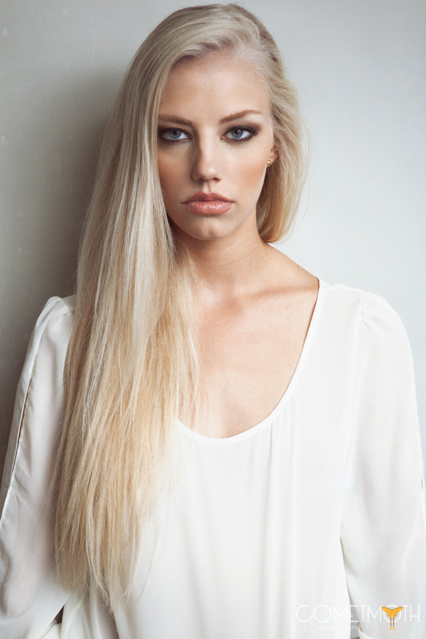 Erika Myrvik model. Photoshoot of model Erika Myrvik demonstrating Face Modeling.Face Modeling Photo #148745
