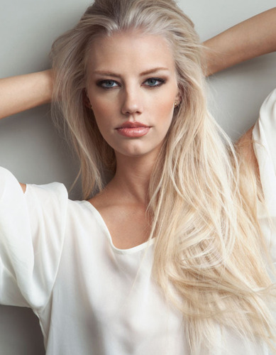 Erika Myrvik model. Photoshoot of model Erika Myrvik demonstrating Face Modeling.Face Modeling Photo #56555