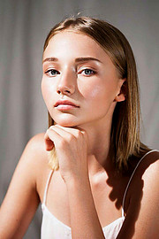 Eva Aman model. Photoshoot of model Eva Aman demonstrating Face Modeling.Face Modeling Photo #201647