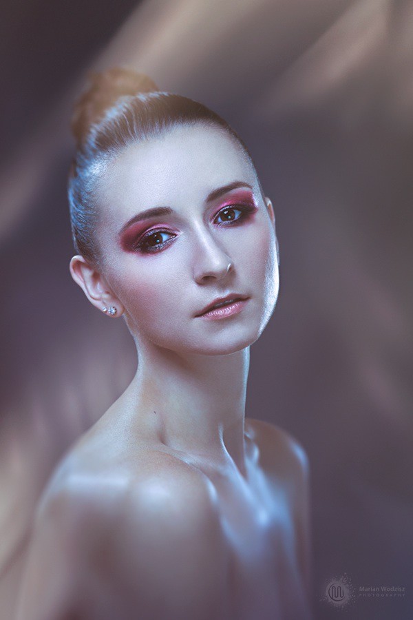 Ewa Paczkowska model &amp; makeup artist. Ewa Paczkowska demonstrating Face Modeling, in a photoshoot by Marian Wodzisz.photographer Marian WodziszFace Modeling Photo #129204
