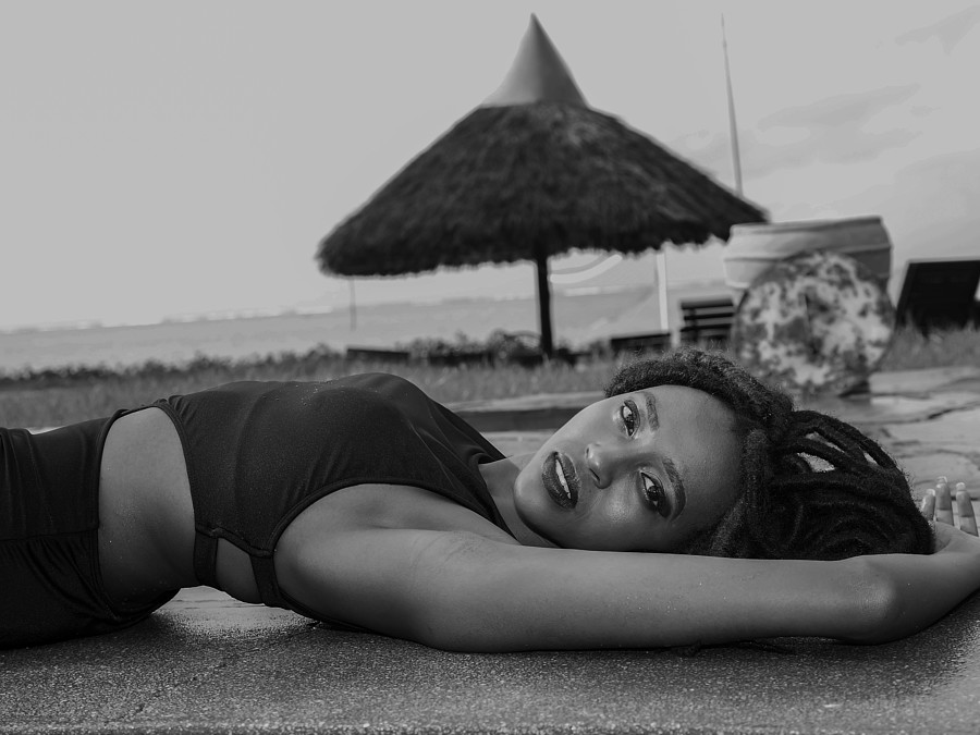 Fiona Muya model. Photoshoot of model Fiona Muya demonstrating Face Modeling.Face Modeling Photo #233981
