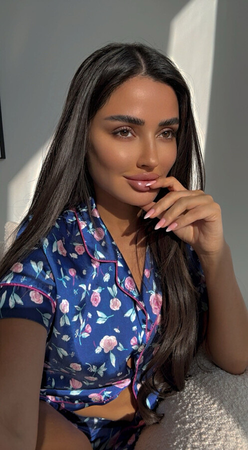 Firuza Mammadova Fashion Stylist
