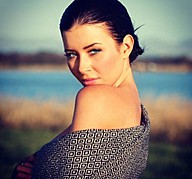 Gemma Lee Farrell model. Photoshoot of model Gemma Lee Farrell demonstrating Face Modeling.Face Modeling Photo #160280