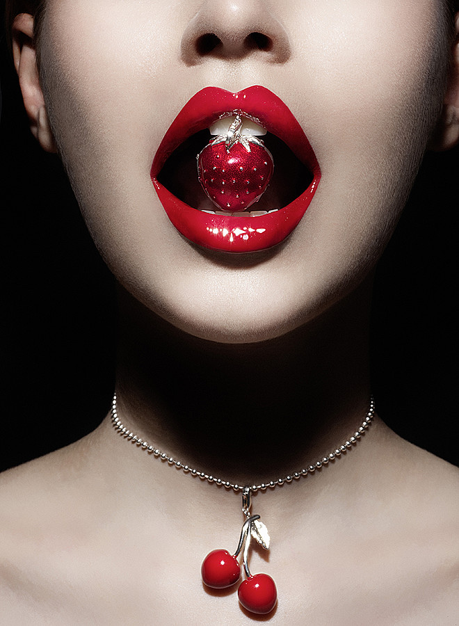 Gerhard Merzeder photographer. photography by photographer Gerhard Merzeder.Necklace,Face Closeup Photo #85020