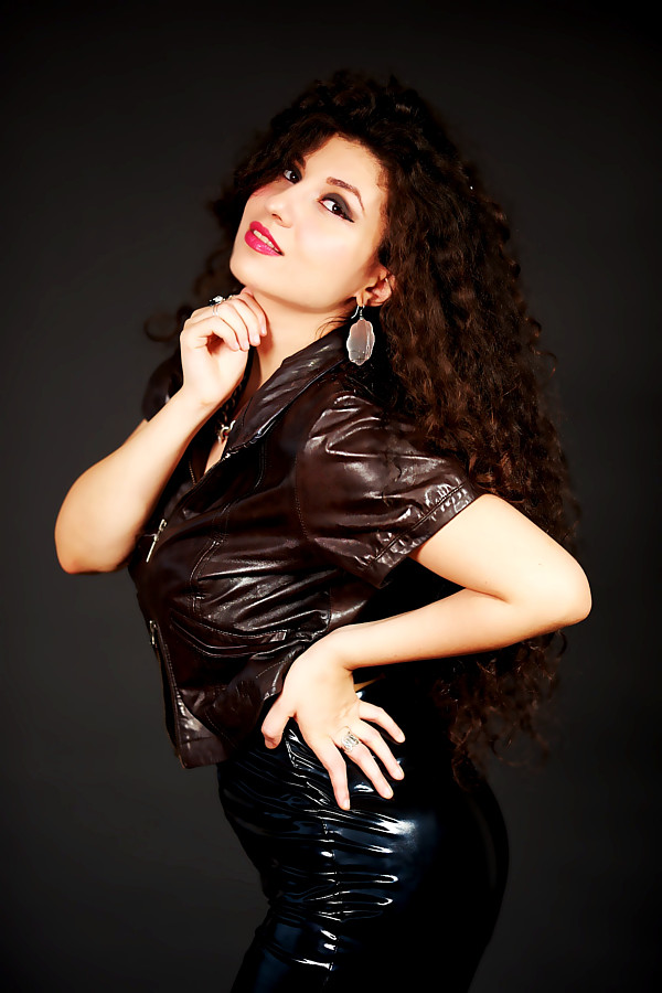 Giulia Mihai Model & Singer