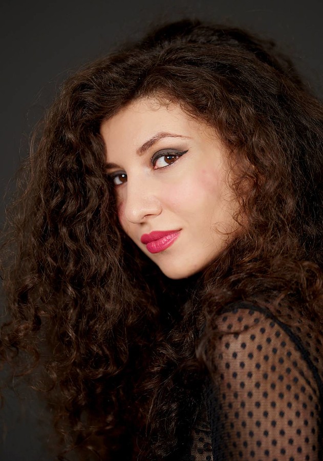 Giulia Mihai model &amp; singer. Photoshoot of model Giulia Mihai demonstrating Face Modeling.Face Modeling Photo #219970