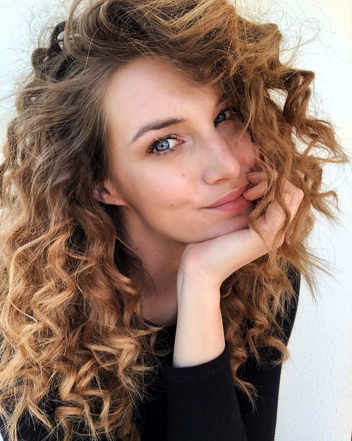 Giulia Nicole Magro model (modella). Photoshoot of model Giulia Nicole Magro demonstrating Face Modeling.Face Modeling Photo #214702