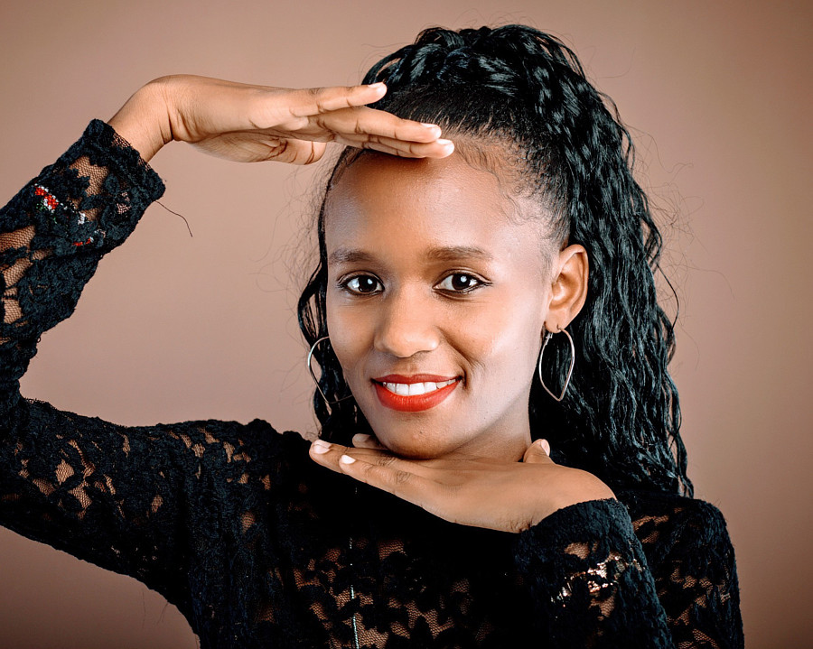 Grace Wanjiru commercial fashion model. Photoshoot of model Grace Wanjiru demonstrating Face Modeling.Face Modeling Photo #227797