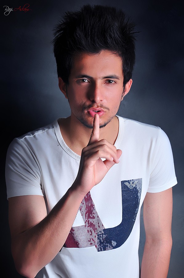 Hadi Khan model. Photoshoot of model Hadi Khan demonstrating Face Modeling.Short Sleeve ShirtFace Modeling Photo #171756